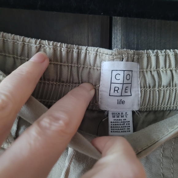 2/$20 Core Life. 2 for 1 Beige and White Linen style shorts sz M - Picture 2 of 4